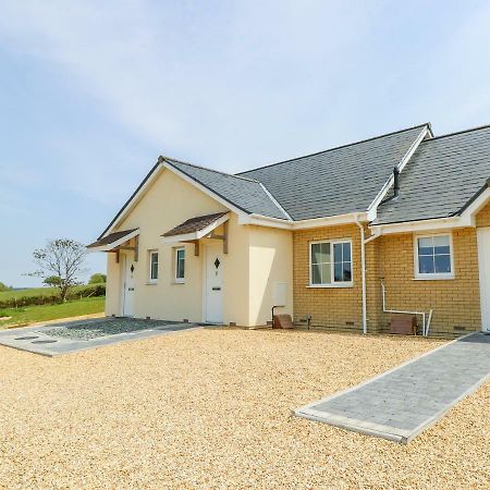 5 Yarmouth Cottages Freshwater Exterior photo