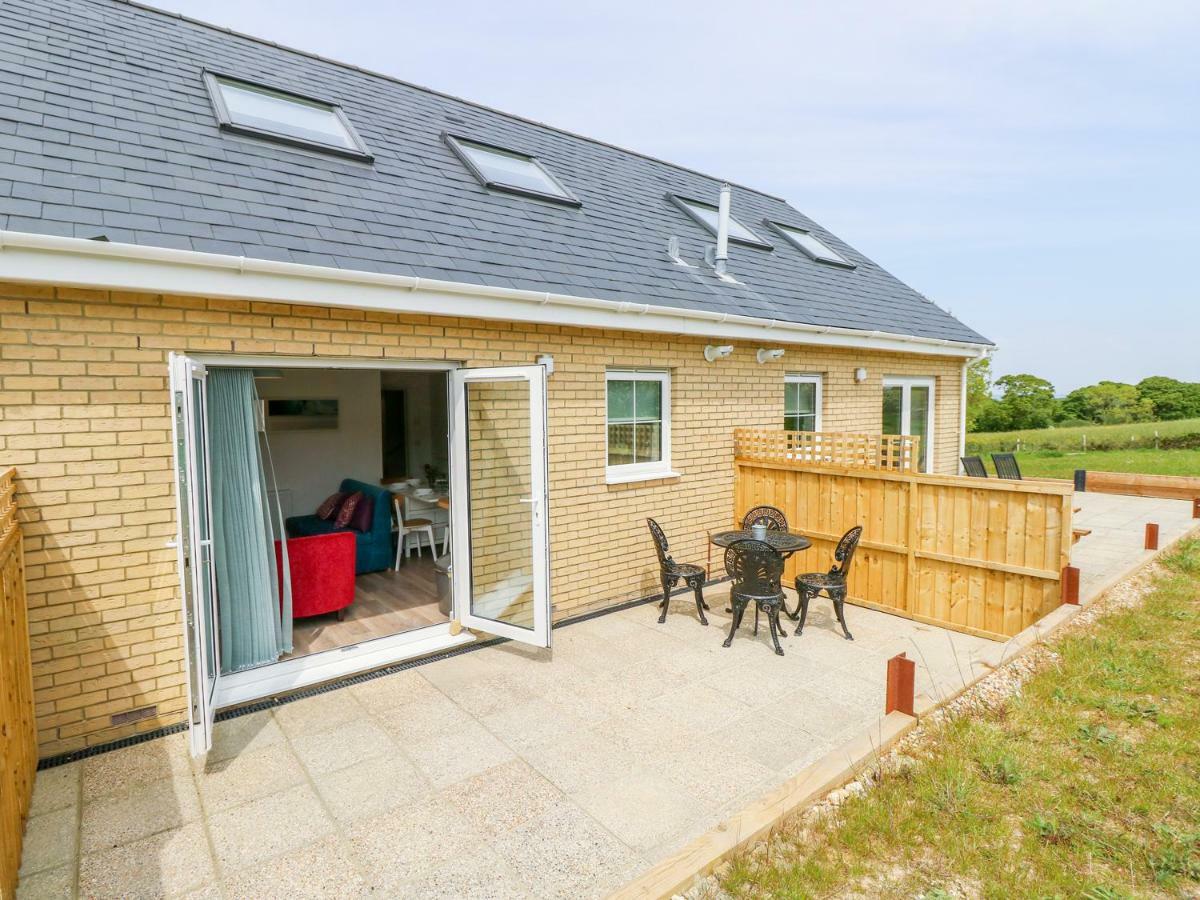 5 Yarmouth Cottages Freshwater Exterior photo