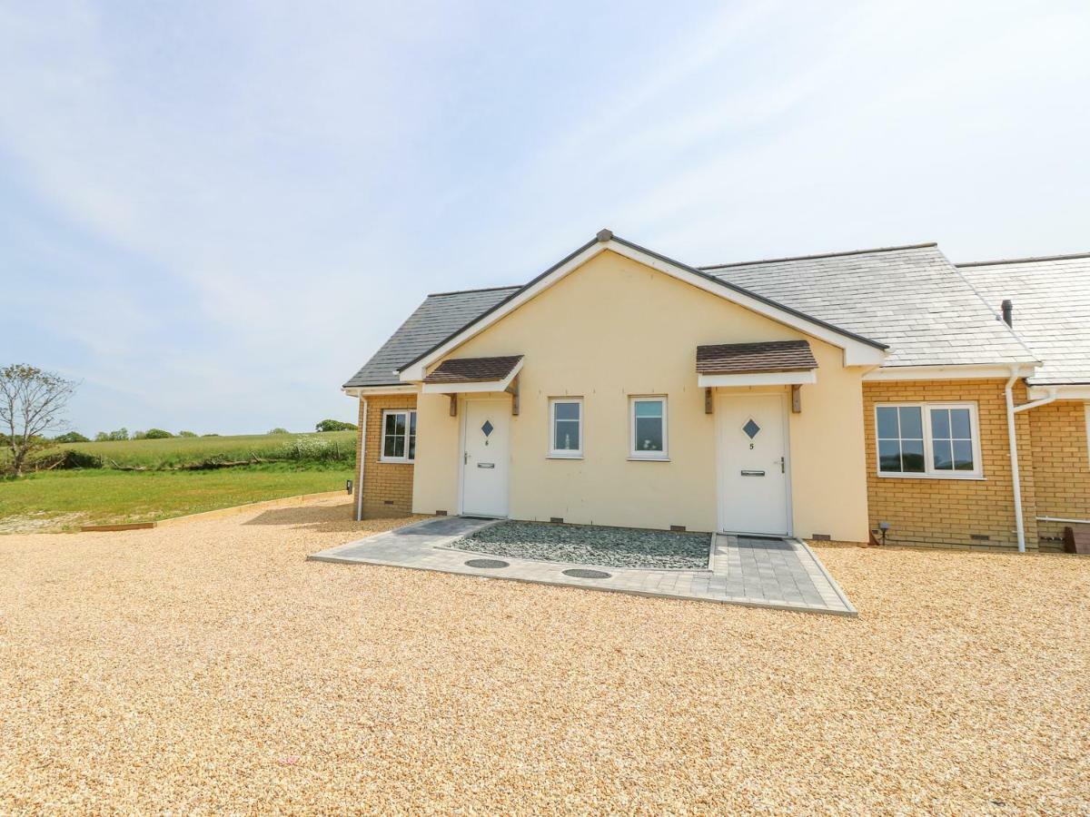 5 Yarmouth Cottages Freshwater Exterior photo